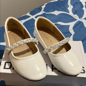 Dream Pairs White Kids Dress Shoes with Pearl Strap